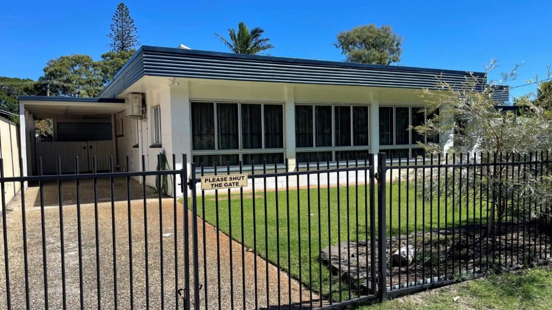 Pet Friendly Home Walking Distance To Surf Beach - North St, Woorim 0*,  Australia